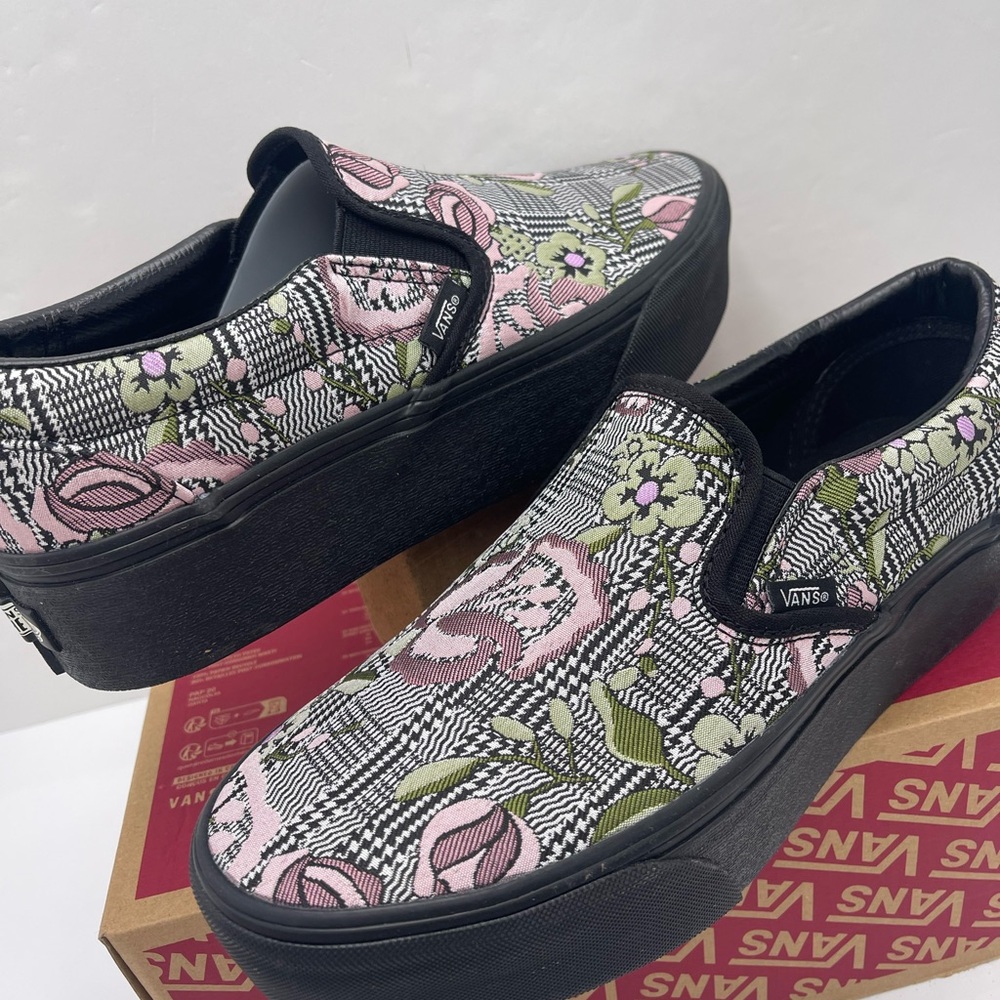 Vans WMNS Classic Slip-On Stackform Platform Sneakers
Tapestry Floral Black - Picture 8 of 16